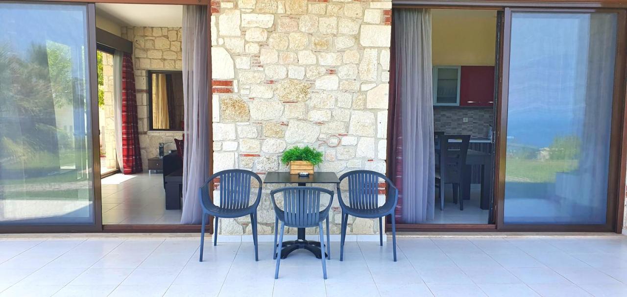 Bungalow White Tennis Apartments & Suites Pefkochori Zimmer foto