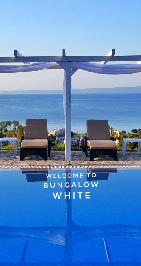 Bungalow White Tennis Apartments & Suites Pefkochori Exterior foto