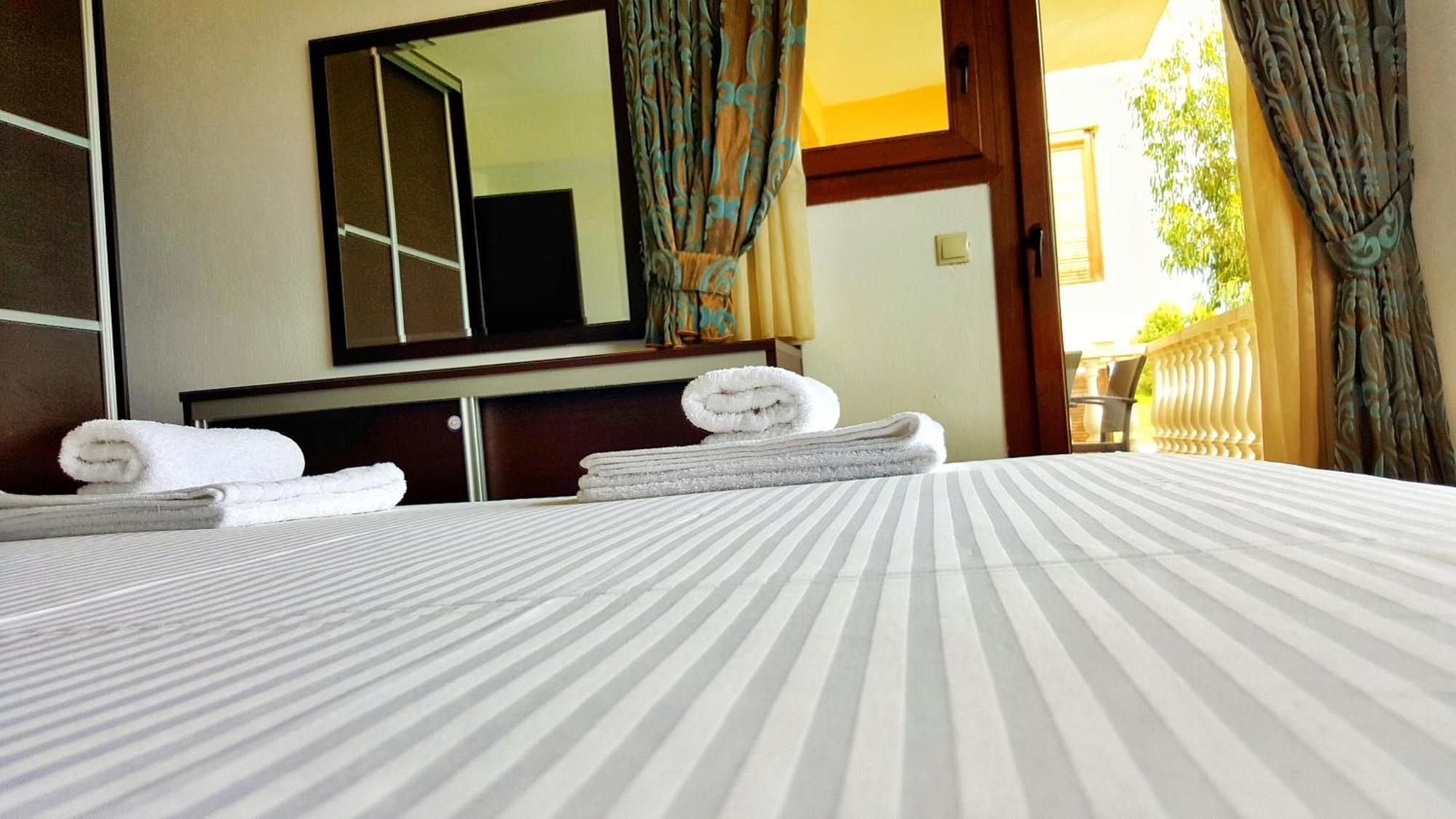 Bungalow White Tennis Apartments & Suites Pefkochori Zimmer foto