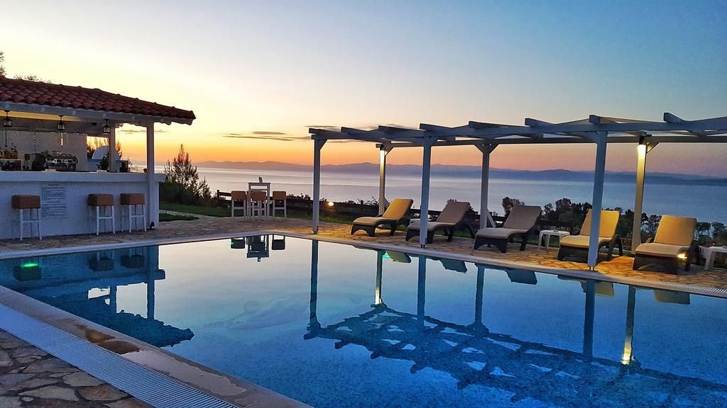 Bungalow White Tennis Apartments & Suites Pefkochori Exterior foto